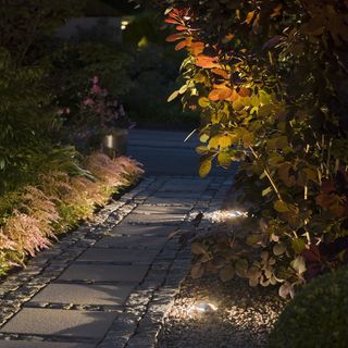 recessed outdoor lighting ideas along path