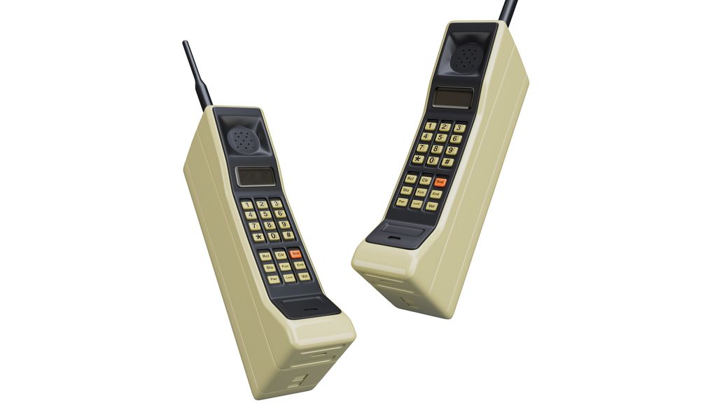 Looking back at the Motorola DynaTAC 8000X — the first mobile phone ...