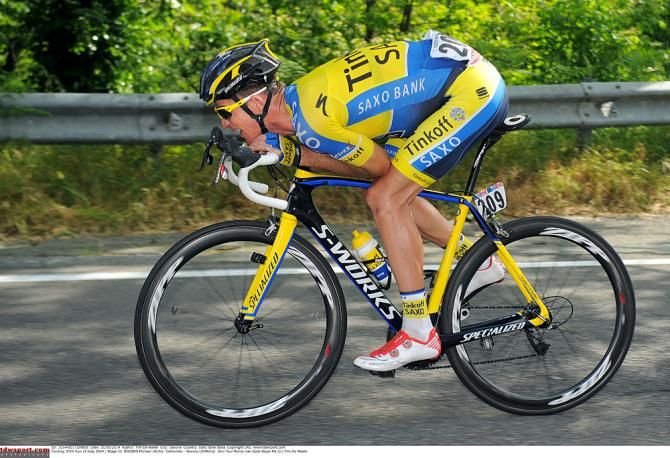 Michael Rogers gets in an aerodynamic tuck