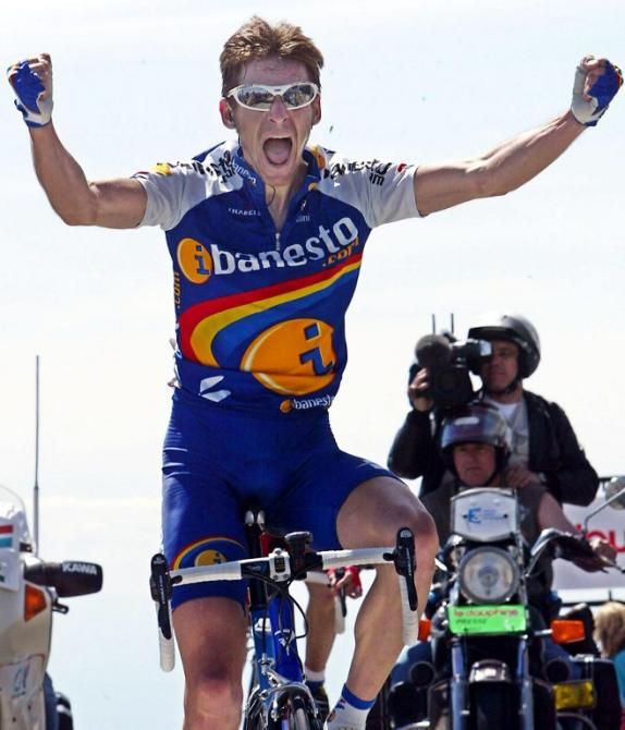 Denis Menchov wins stage 2 of the 2002 Crit&eacute;rium du Dauphin&eacute; Lib&eacute;r&eacute; on top of Mont Ventoux
