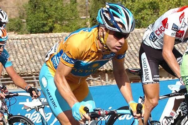 Levi Leipheimer (Astana) limited his loss on the stage to six seconds, but still fell out of the leader's jersey.