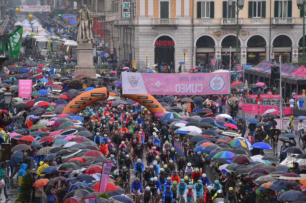 It was a wet roll out from Cuneo for the 21st stage of the Giro