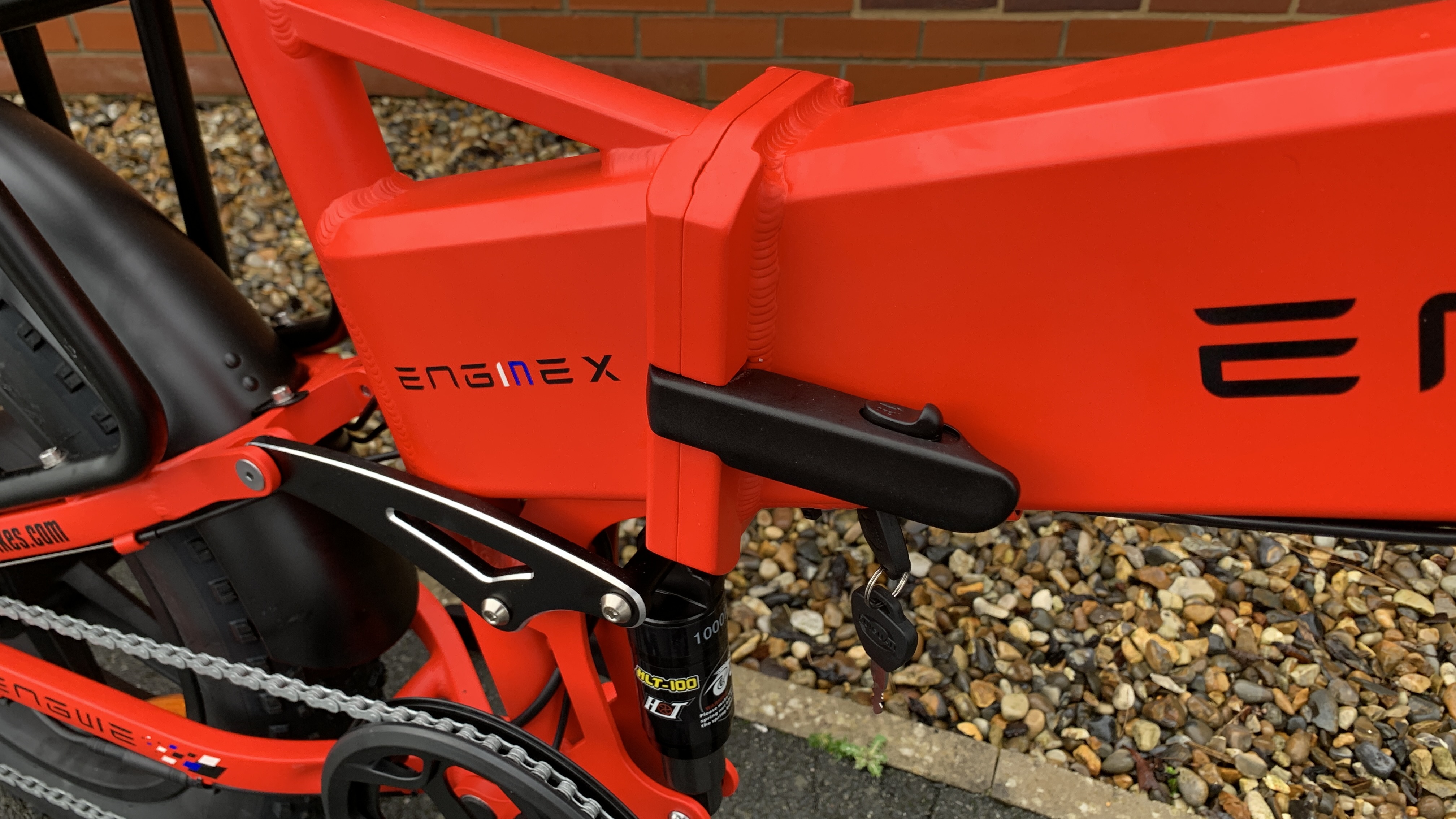 Engwe Engine X battery is located in the frame