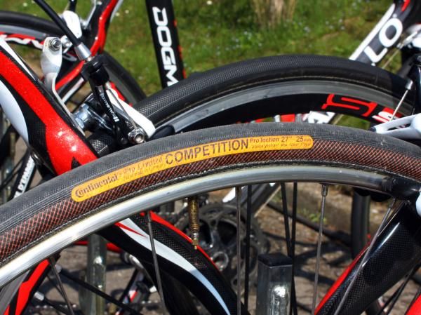 Caisse d'Epargne's 25mm-wide Continental tubulars sport reinforced sidewalls and double breaker belts to prevent flats.