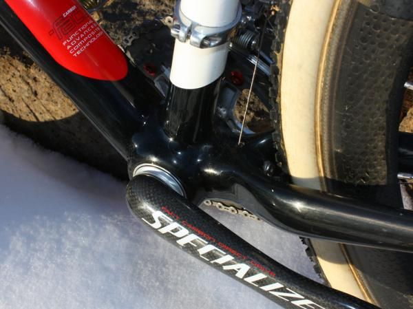 An oversized BB30-compatible bottom bracket shell is joined to wishbone-style chain stays.