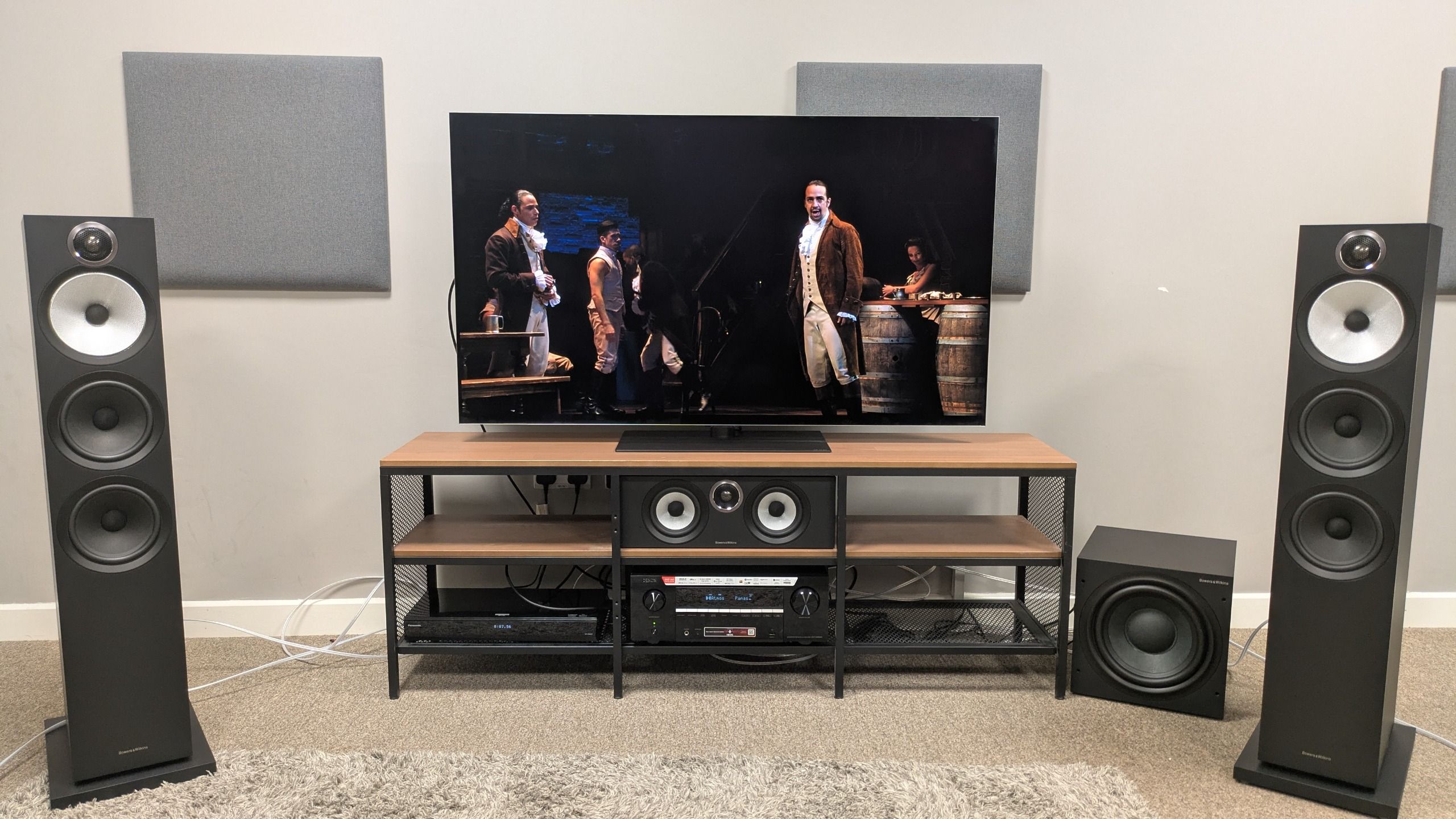Hamilton 4K blu-ray on lg g6 showing Hamilton in a tavern