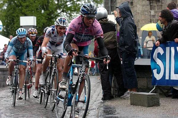 Paolo Savoldelli (Discovery Channel) leads the charge behind the front riders