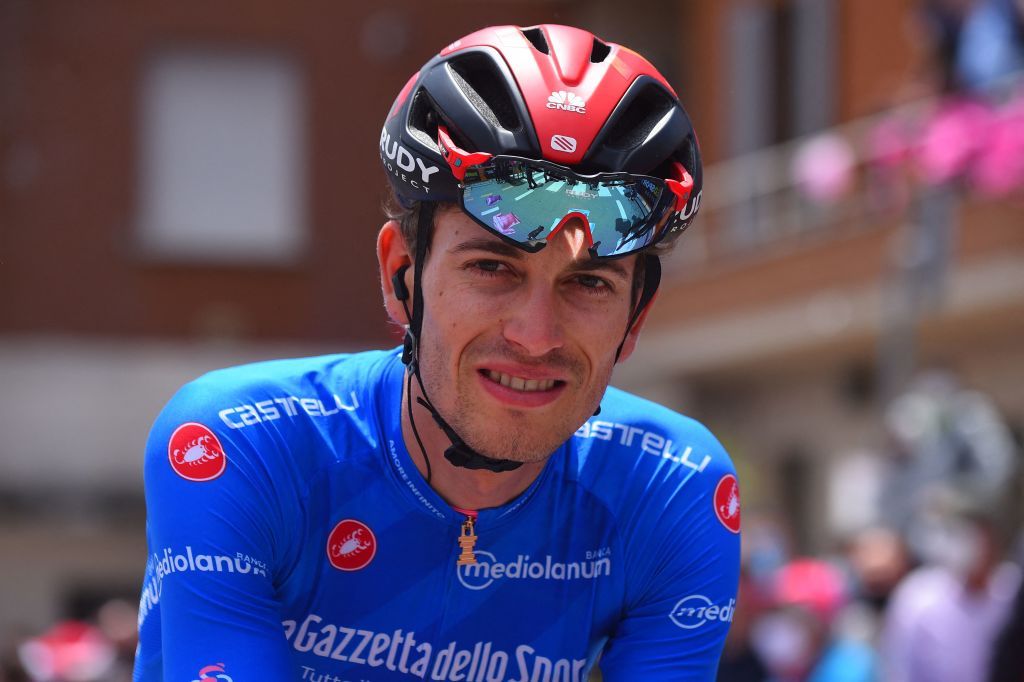 Gino Mäder in the blue mountains jersey at the 2021 Giro d&#039;Italia