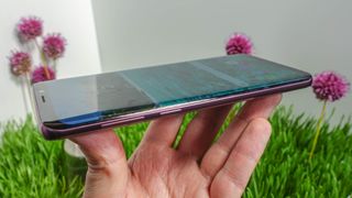 S9 Plus har samma fina böjda skärm – nu med lite mindre ram.