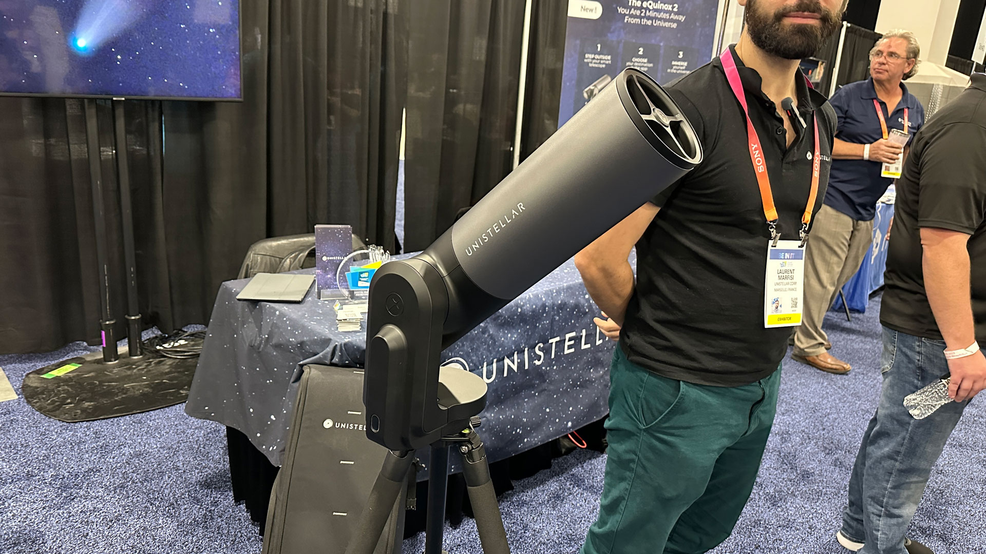 This smart telescope knows how to find stars and beat light pollution