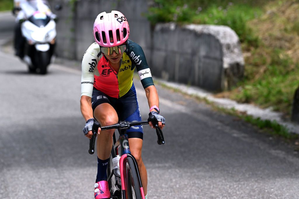 Veronica Ewers in a solo breakaway on stage 4 at the Giro d&#039;Italia Donne 2023