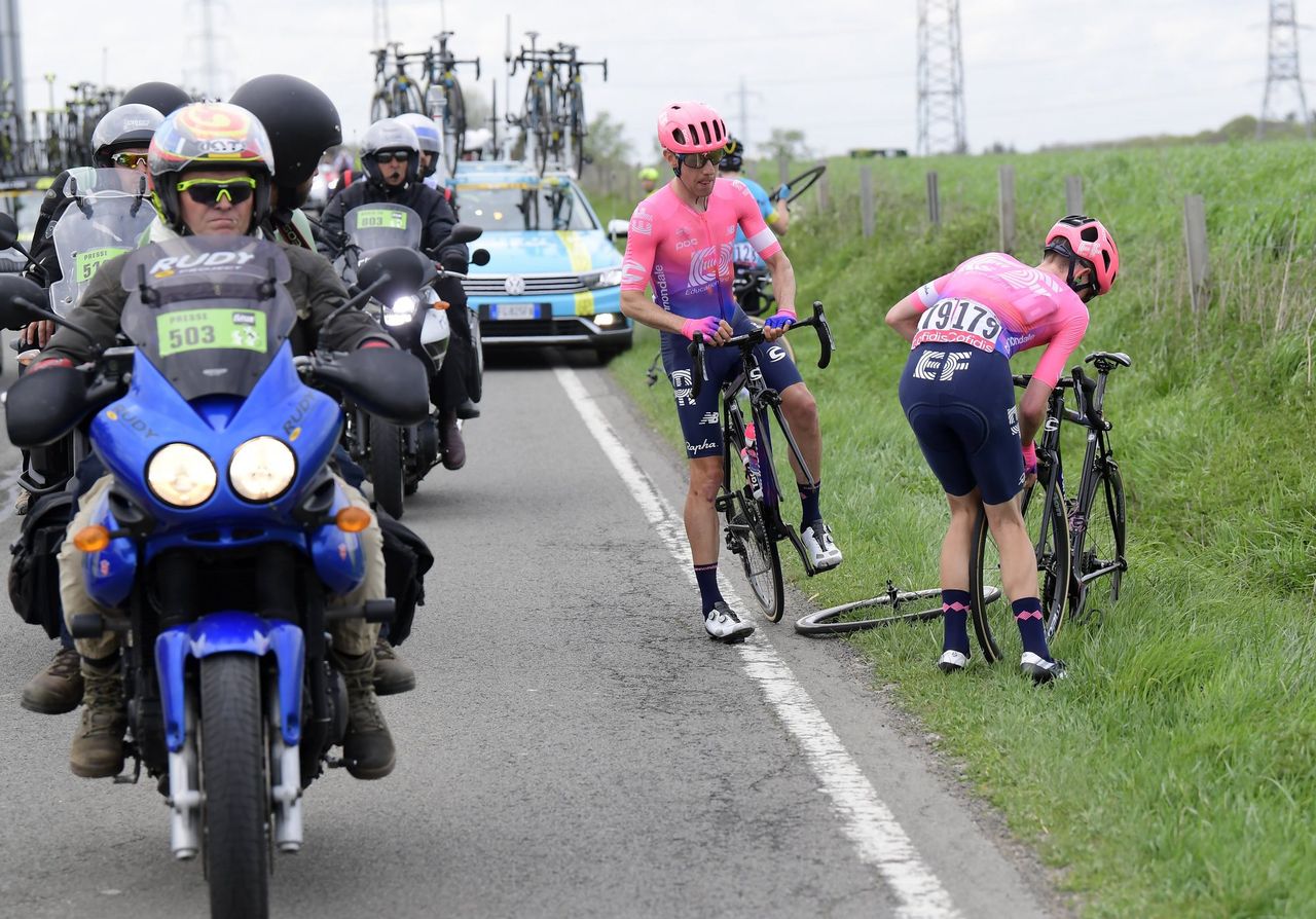 A wheel change for Michael Woods (EF Education First).