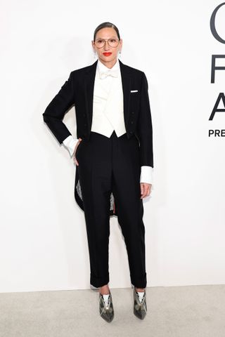 Jenna Lyons arrives on the red carpet at the 2024 CFDA Awards