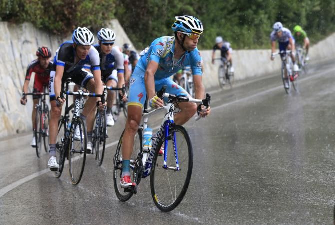 Vincenzo Nibali (Astana) pulls the strings