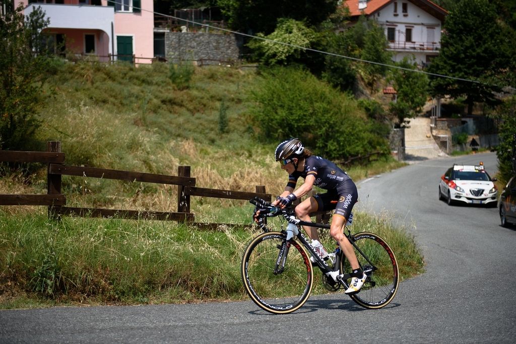 Mara Abbott (Wiggle-High5) climbing
