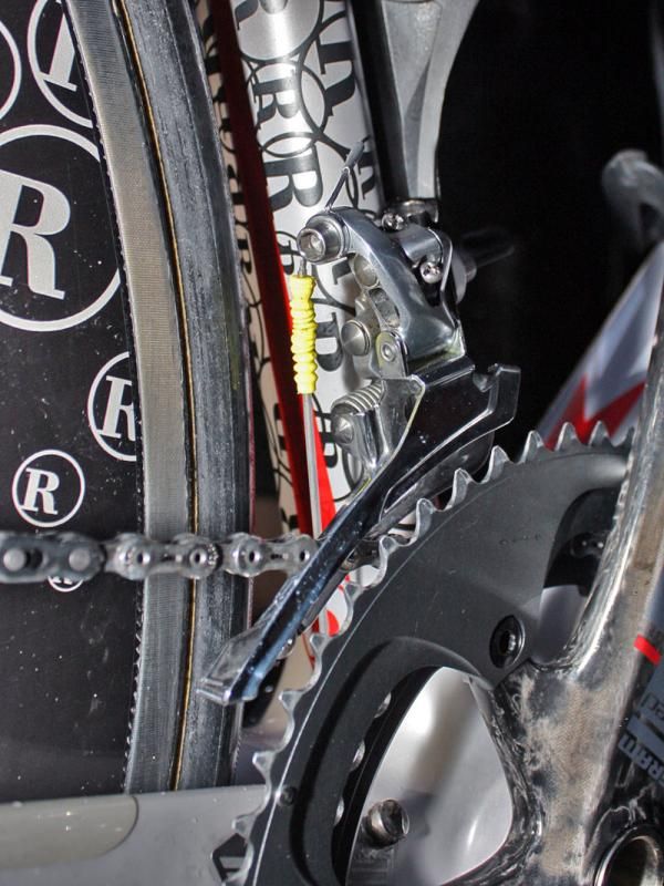 Armstrong's secondary bike sports a red grub seal on the Gore cable but his primary one is fitted with - what else - a yellow one.