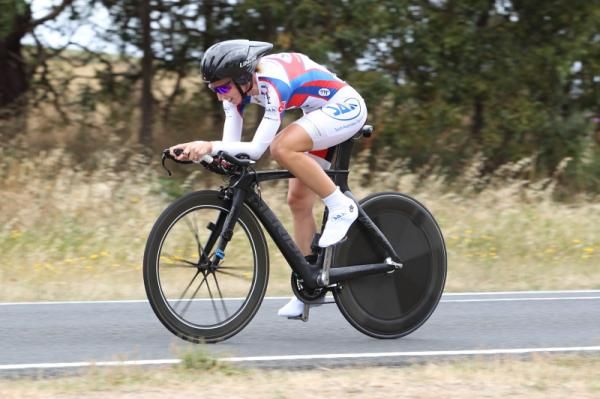Taryn Heather (SASI) was passed by Shara Gillow, but still managed silver