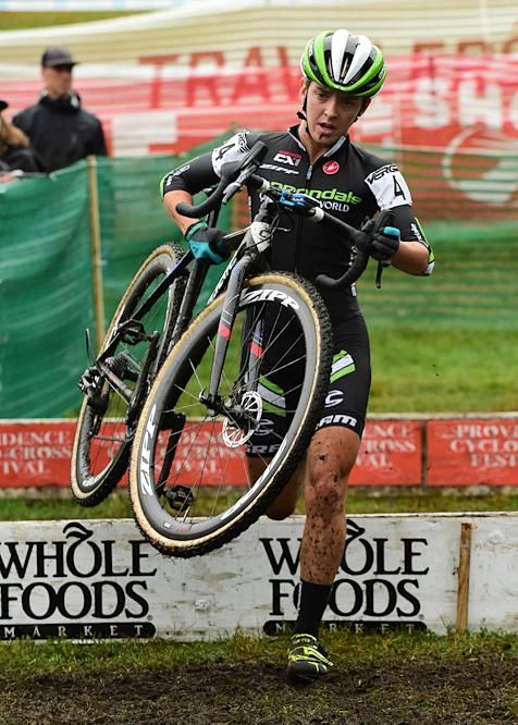 Kaitie Antonneau (Cannodale) running the barriers with one lap to go