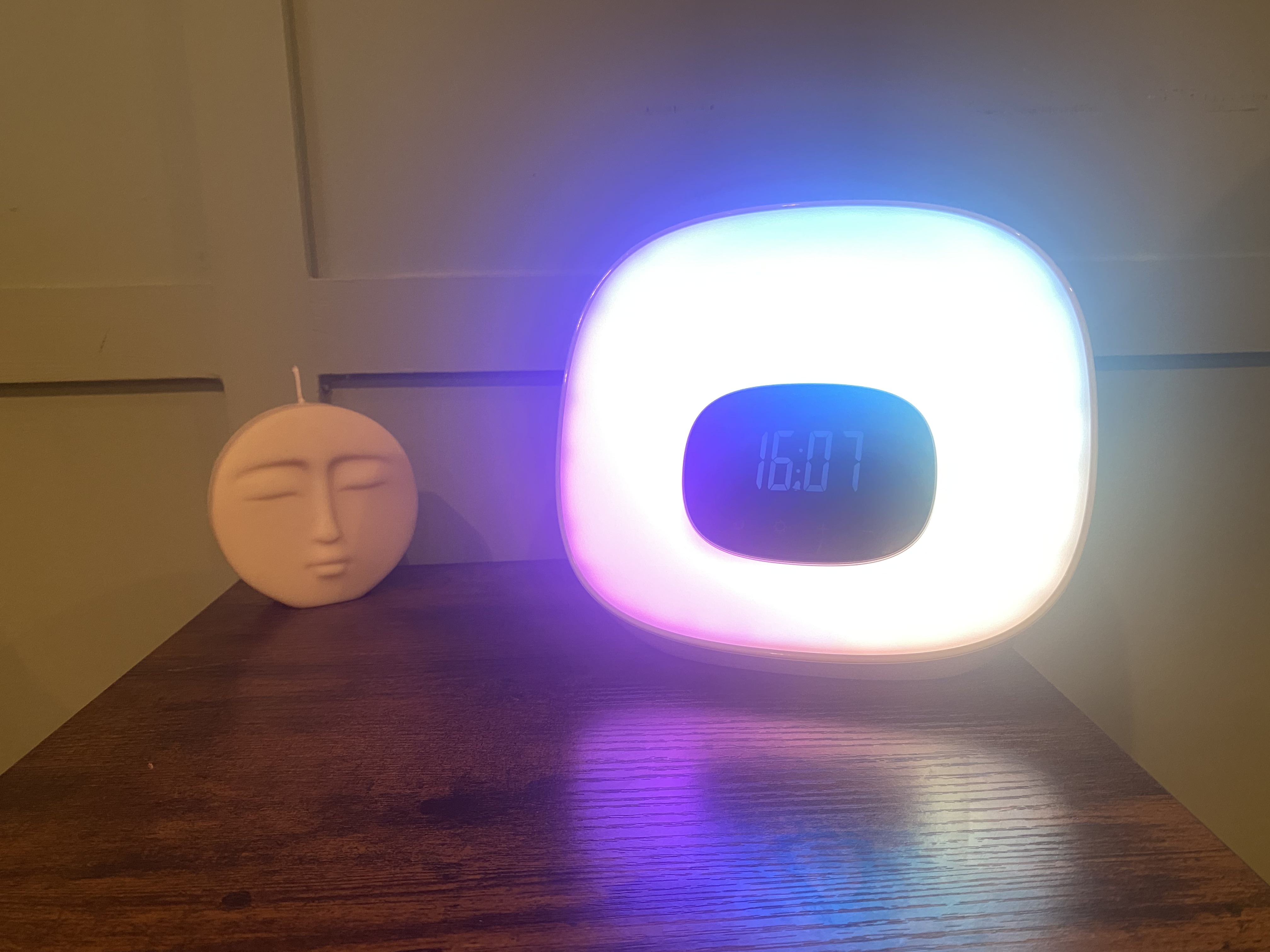 Groov-e Light Curve alarm clock lit up  