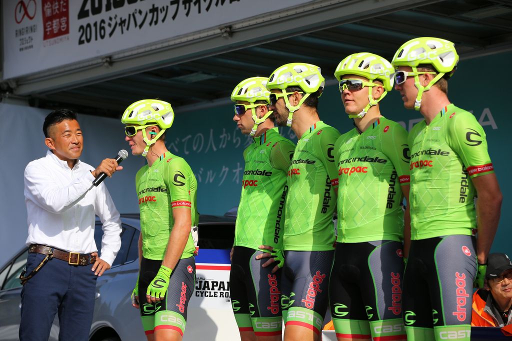 Davide Villella and his Cannondale-Drapac teammates at sign on