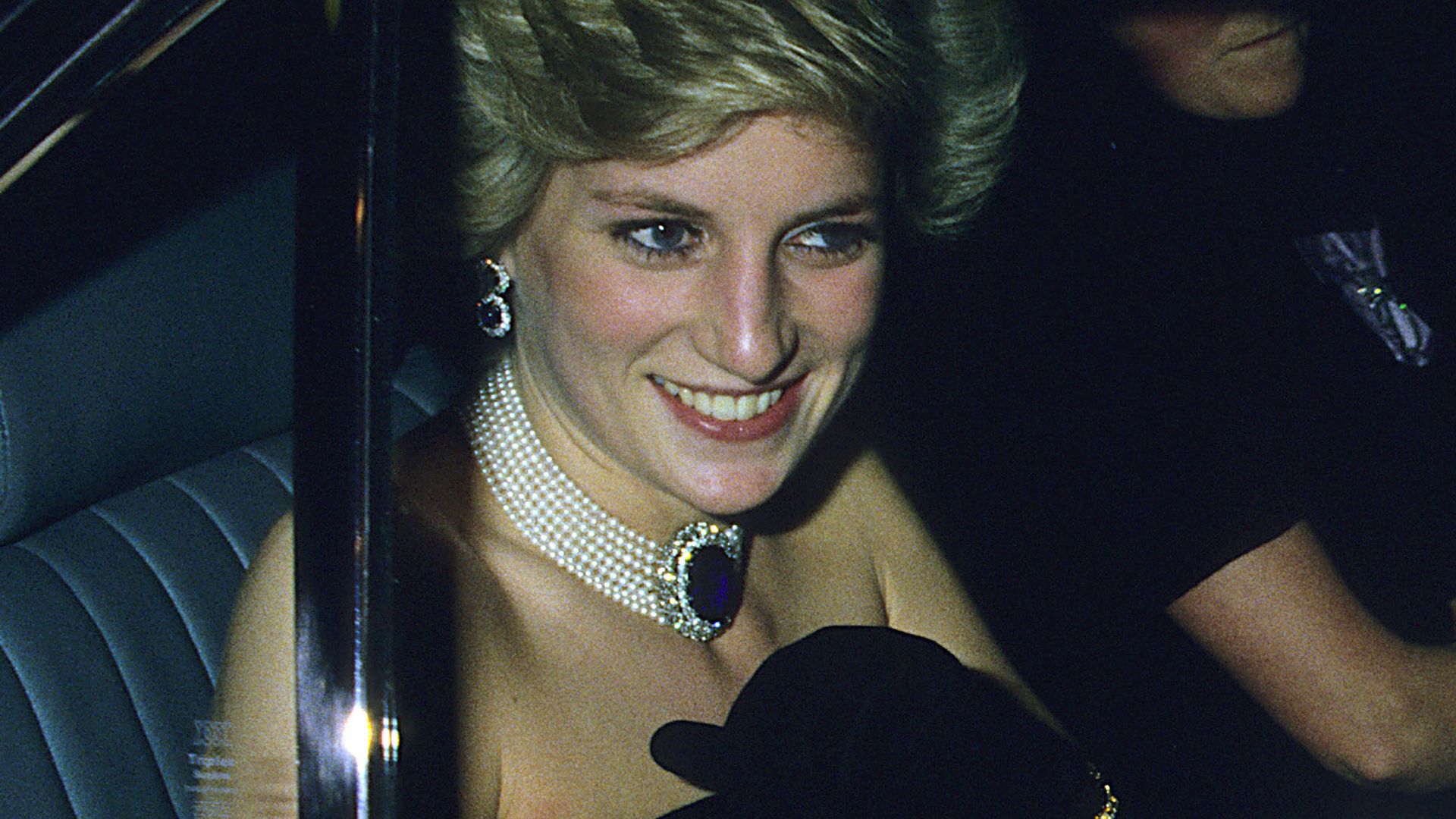 How Princess Diana Reacted When Someone Wore The Same Dress As Her At A Ball Marie Claire Uk