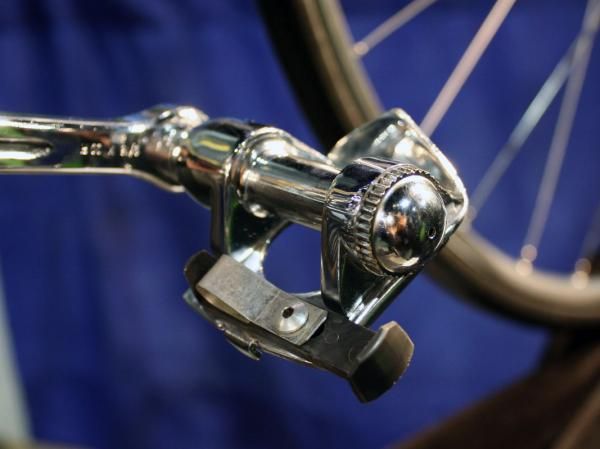 Contrary to modern designs, the old Cinelli pedal used a manual release.