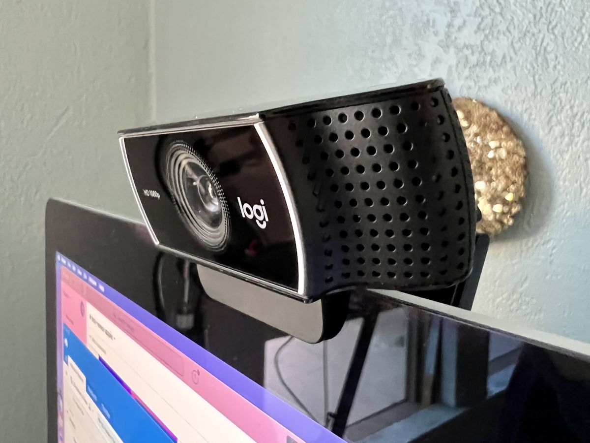 Logitech C922 Pro HD webcam review: A step up from your built-in webcam ...