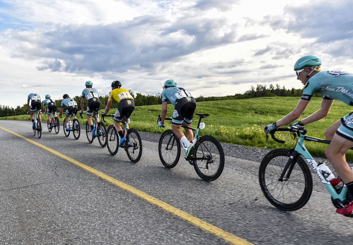 Floyds Pro Cycling setting tempo