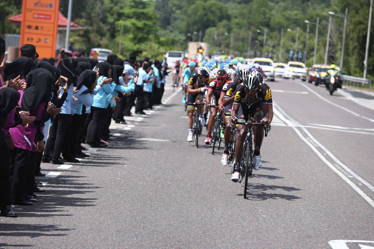 Daniel Teklehaimanot leads the peloton