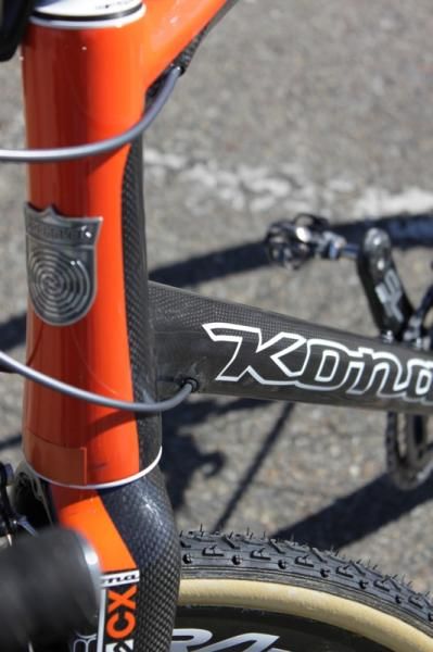 The new CX Major Jake features a tapered head tube and fork steerer, as well as internal cable routing for the shifter and brake cables