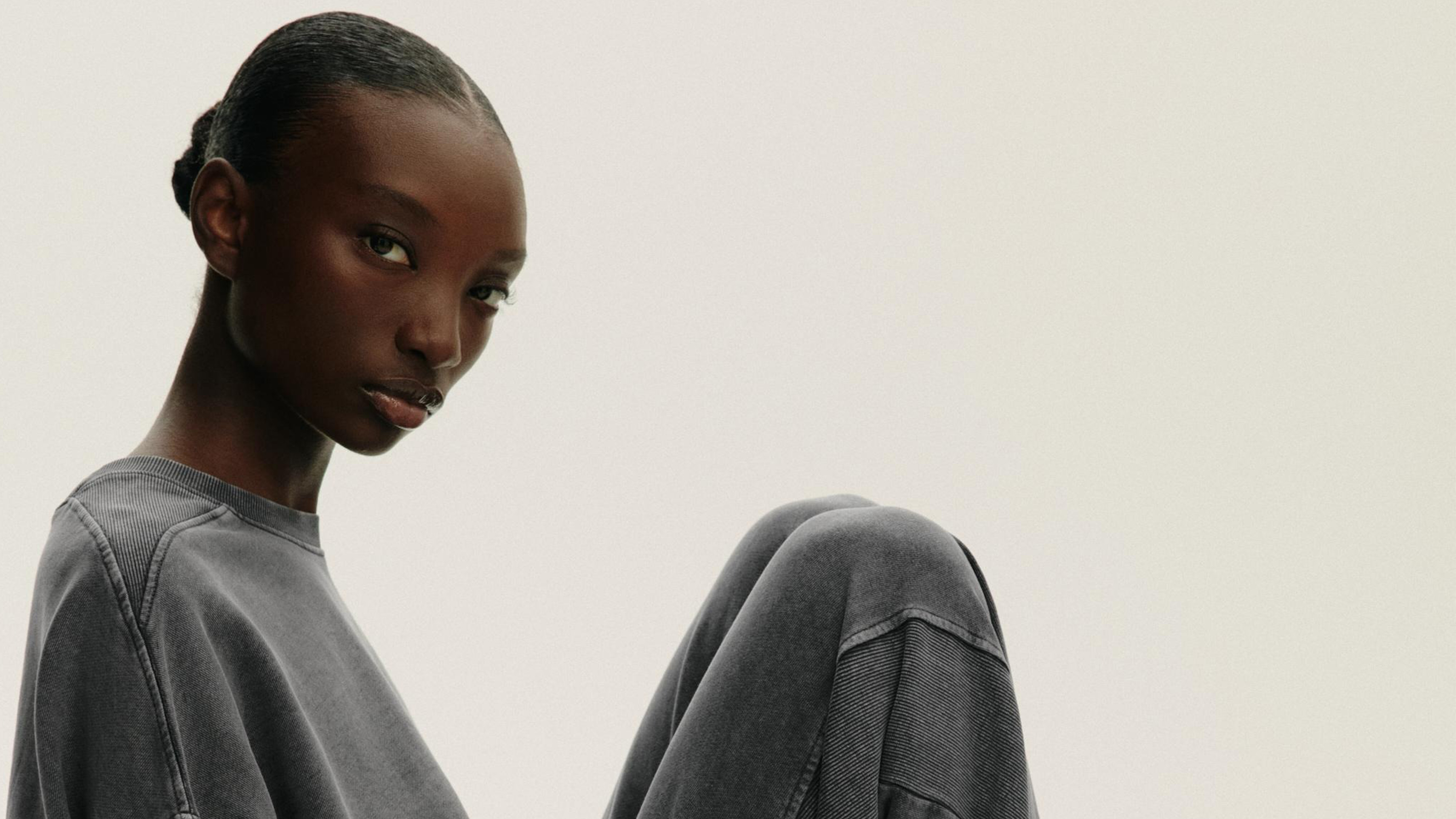 Zara model wearing a gray sweatsuit.