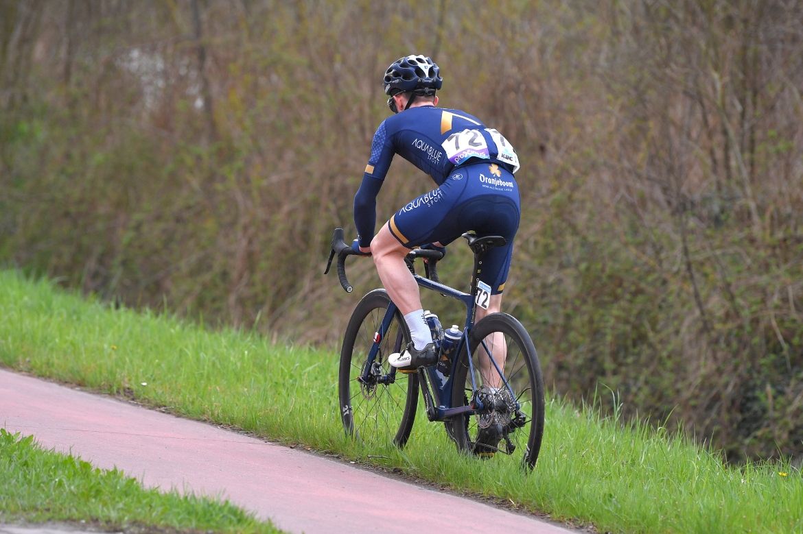 Eddie Dunbar (Aqua Blue Sport) narrowly avoided crashing