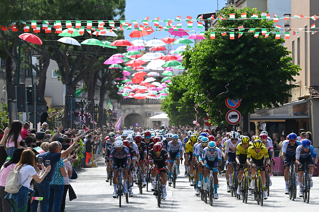 LECCE ITALY MAY 13 A general view of the peloton passing through a Torre Santa Susanna village during the 108th Giro dItalia 2025 Stage 4 a 189km stage from Alberobello Pietramadre to Lecce UCIWT on May 13 2025 in Lecce Italy Photo by Tim de WaeleGetty Images