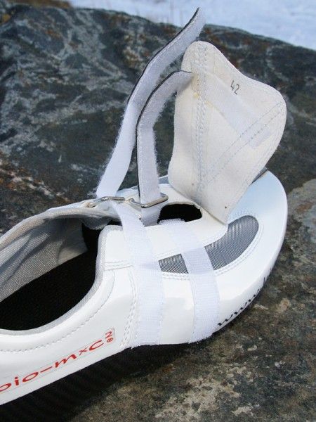 The two straps are reasonably well placed but wholly unpadded and decidedly cheap in appearance.