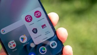Pre-installed T-Mobile apps on the Motorola Edge (2022)