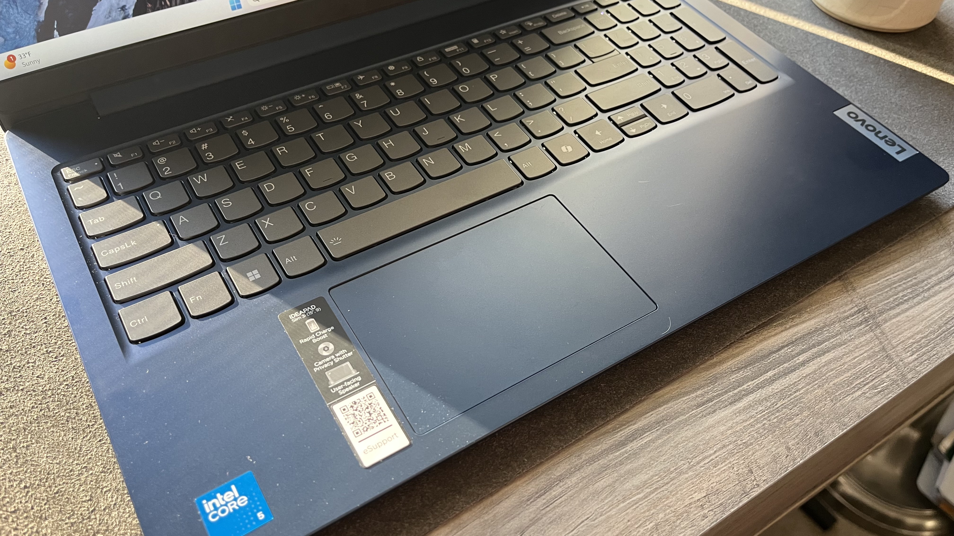 Lenovo IdeaPad Slim 3 15IRU9 keyboard and touchpad