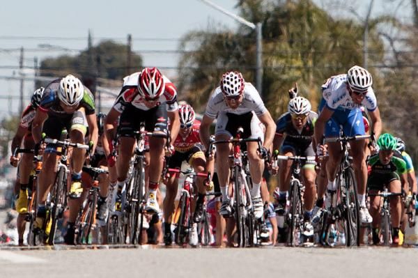 Sprinters come to the front as the men close in on the line.