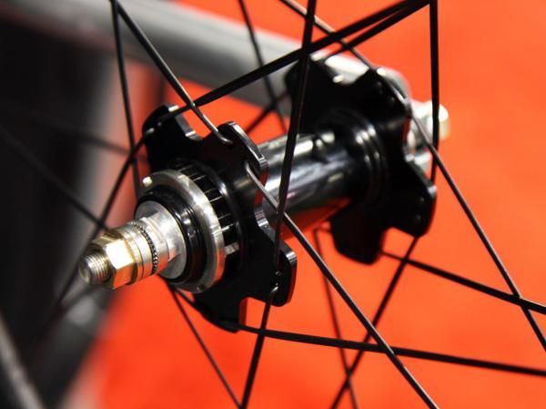 The dedicated track hubs on the Rolf Prima FX58 feature White Industries' easy-change splined cog interface.