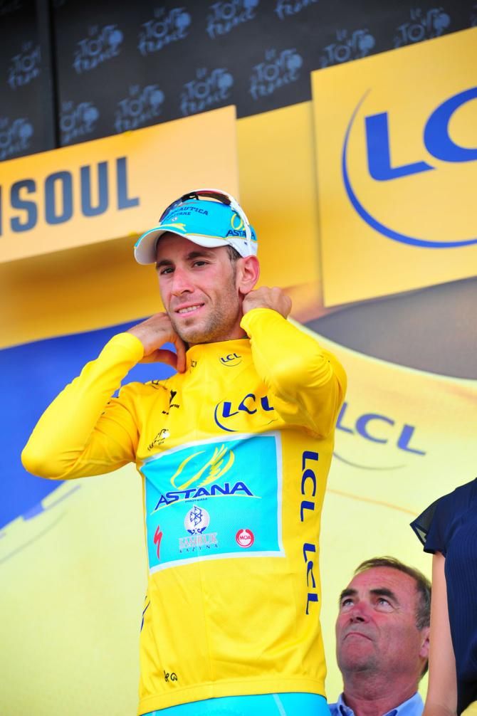 Vincenzo Nibali keeps hold of the yellow jersey