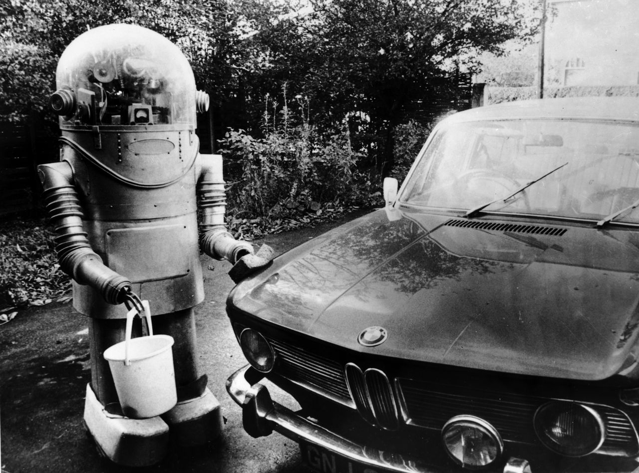 This old-timey robot is cleaning a car, replacing the simple workers of yesterday. 