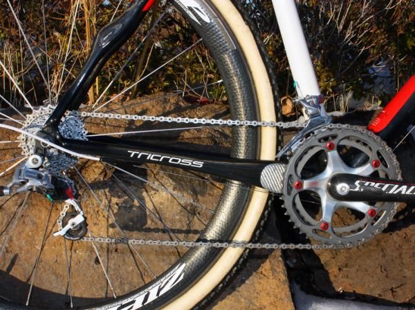 The S-Works Tricross chain stays start out extremely tall at the bottom bracket but quickly taper down for more rider comfort.