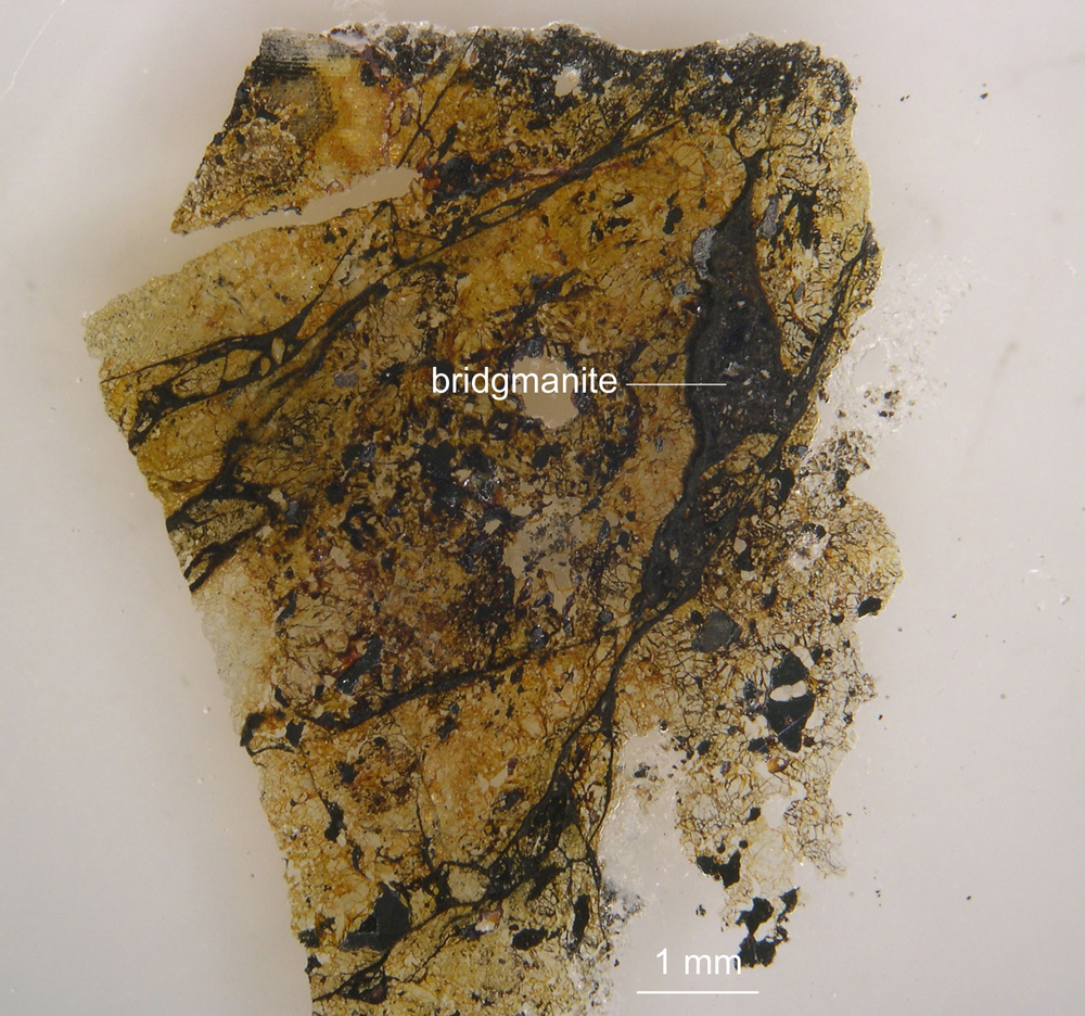 A thin section of a Tenham meteorite reveals a vein of bridgmanite. 