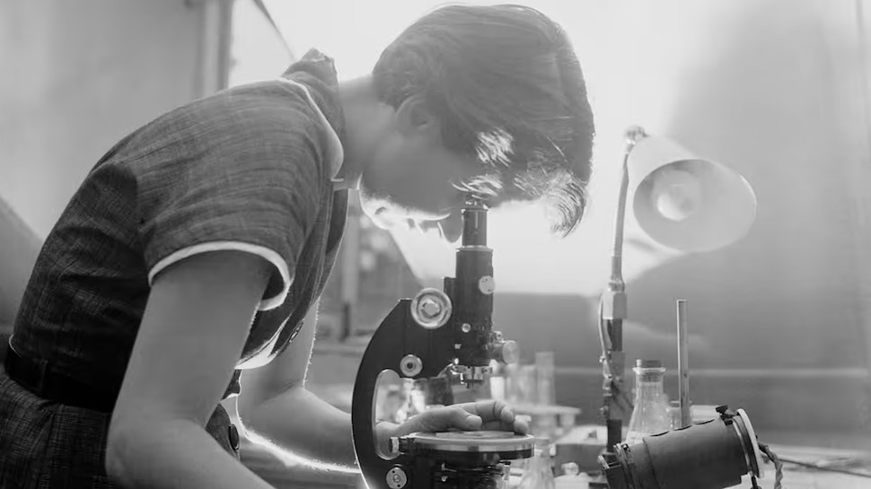 Rosalind Franklin knew DNA was a helix before Watson and Crick ...