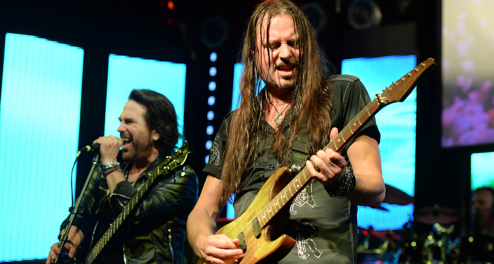 Reb Beach (right) and Kip Winger perform live in 2014