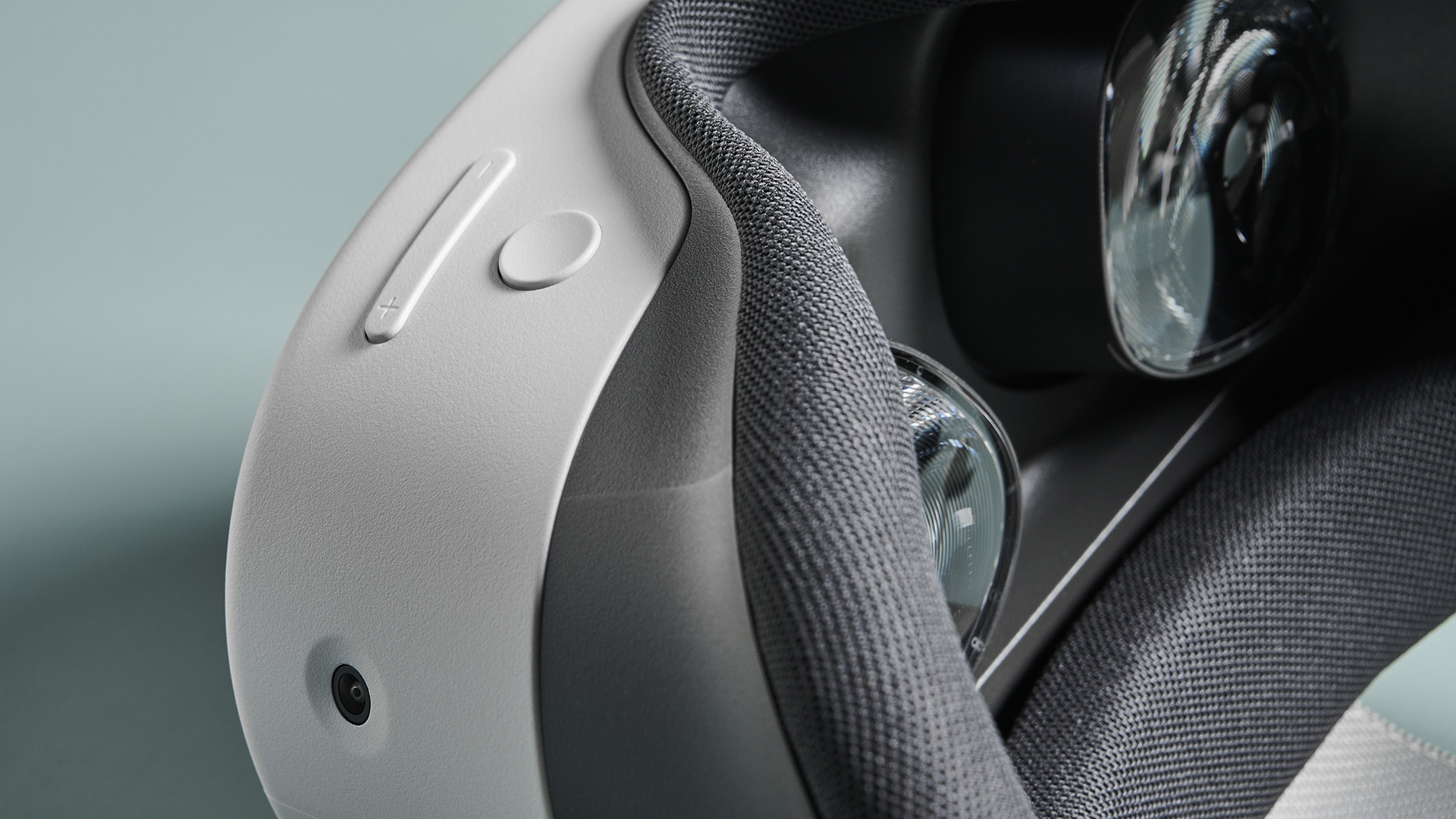 Meta Quest 3S – close-up of lenses inside the headset