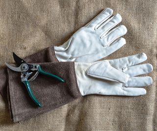 Long sleeve gardening gloves