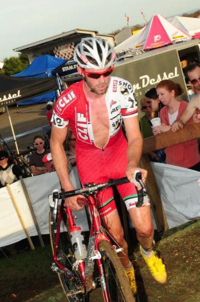 Troy Wells (Team Clif Bar) running the steps.