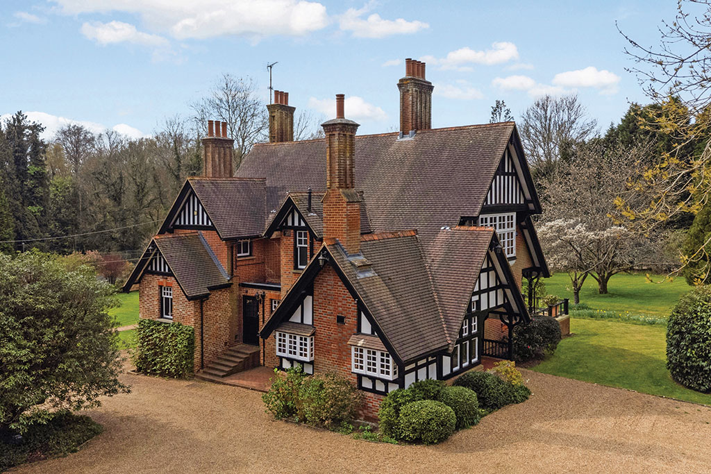 House for sale: Wickney Holt, Ockley, Surrey. 