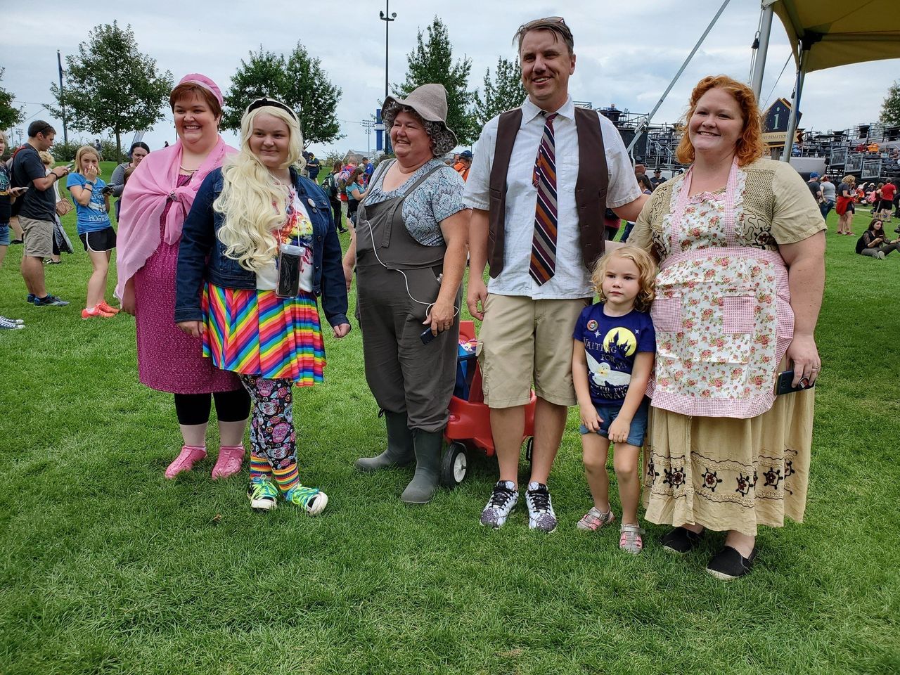 HPWU Fan Festival Luna Lovegood and Weasleys
