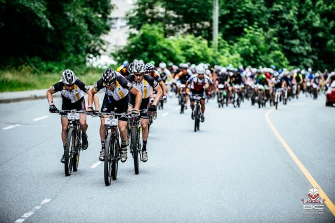 The first hill and the race is on. Yellow is a popular color at the front.